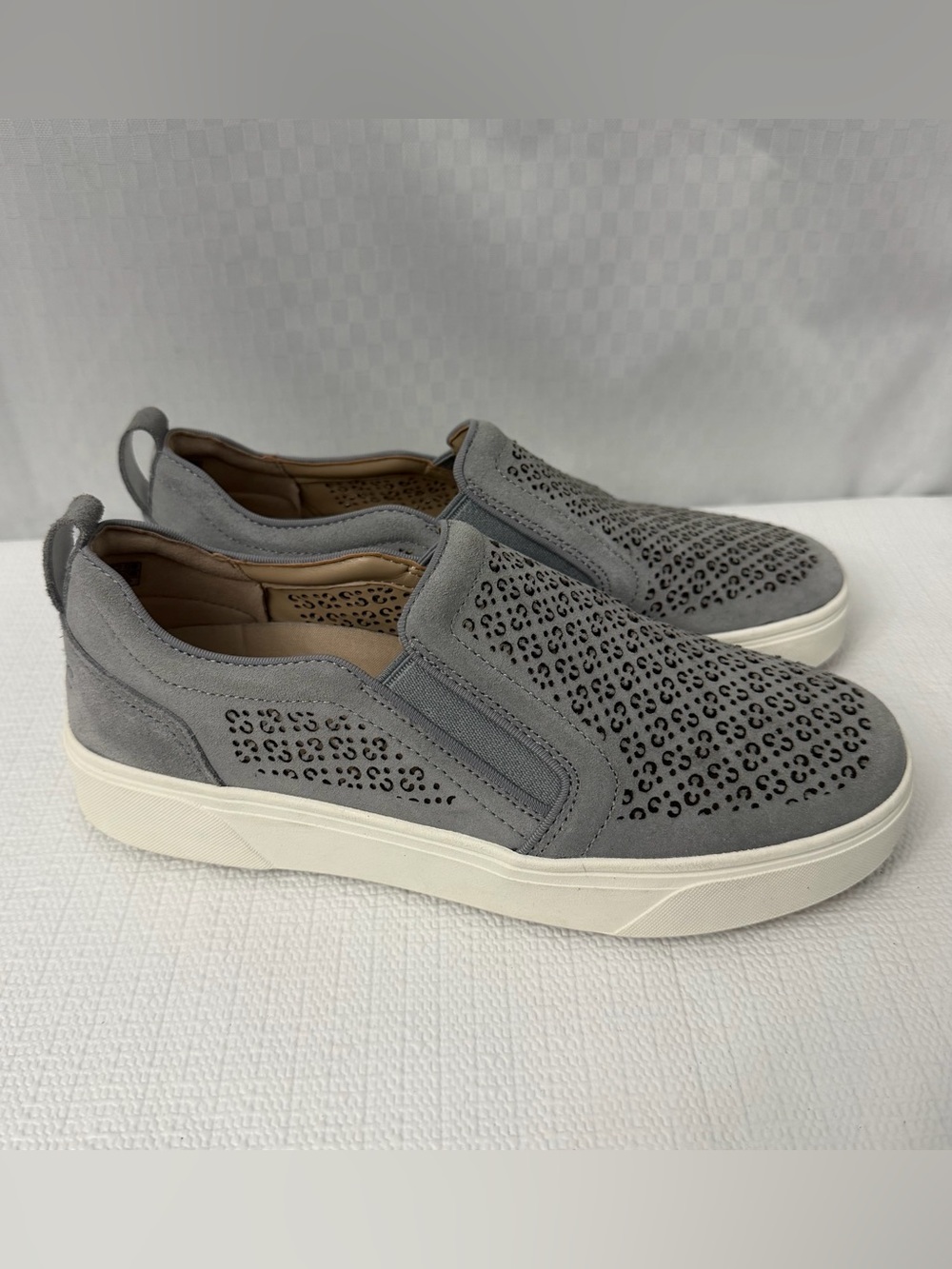 Vionic Kimmie Perf Slip On Sneakers Women’s 7 Gray Comfort Orthopedic